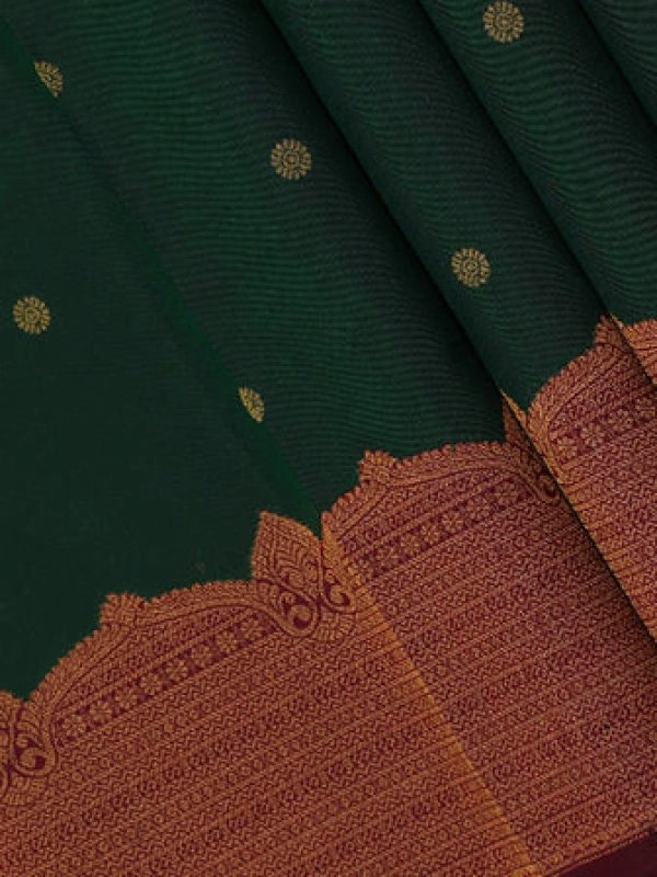 Emerald Green Traditional Kanchipuram Pure Silk Saree detail